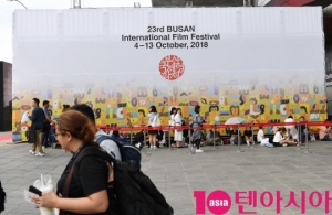 [23rd BIFF] &#39;도약의 원년&#39; 준비하는 부산영화제 &#39;들뜬&#39; 현장