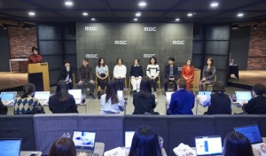 오전엔 시사, 밤엔 아이돌 음악...확 바뀐 MBC 라디오, 팟캐스트·유튜브 따라잡을까