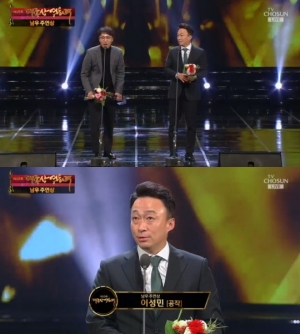 [55th 대종상] &#39;공작&#39; 이성민X황정민, 남우주연상 공동수상...이성민 &#34;정민이가 떠 먹여준 것&#34;