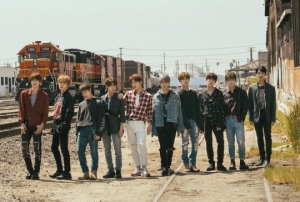 [TEN 현장] &#34;가슴에 하나씩 품어줘&#34;…골든차일드, 소년→청년 &#39;청량한 성장&#39;