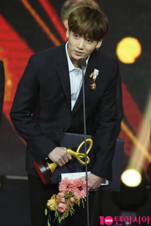 방탄소년단, 화관문화훈장 수훈...정국 &#34;과분한 상...韓문화 알리는 데 이바지할 것&#34;