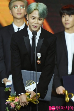 방탄소년단, 화관문화훈장 수훈...지민 &#34;더 좋은 영향 주도록 노력할 것&#34;