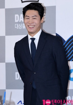 &#39;청룡 핸드프린팅&#39; 진선규 &#34;계단으로 올라가던 내게 청룡영화상은 엘리베이터&#34;