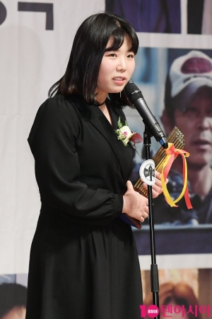 [제38회 영평상] &#39;박화영&#39; 김가희 신인여우상 수상...&#34;나는 모난 돌멩이였다&#34;