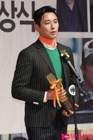 [제38회 영평상] &#39;공작&#39; 주지훈 남우조연상 수상...&#34;올해 운 좋게 여러 작품 선보여&#34;