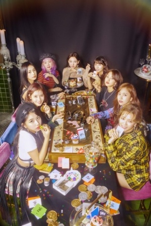 트와이스, 앨범 300만 장 돌파… '아시아 원톱 걸그룹' 위상 재입증