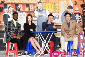 [TEN 현장] 포장마차 세계일주 &#39;국경없는 포차&#39;…&#34;일단 틀어놓으세요&#34;
