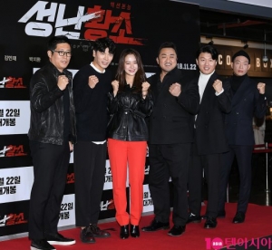 &#39;성난황소&#39; 개봉 첫주 무대인사...마동석X송지효X김성오 미소지기로 변신