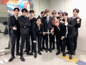 &#39;아듀&#39; 워너원...더 찬란하게 빛날 11개의 별