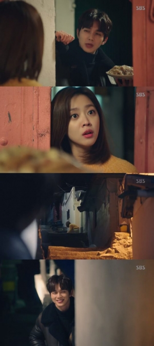 &#39;복수돌&#39; 조보아, 유승호의 탕수육에 &#34;난 선생이고 넌 제자...흔들리면 안돼&#34;