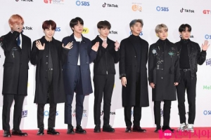 방탄소년단, 2018 아이돌차트 4관왕...강다니엘 2관왕