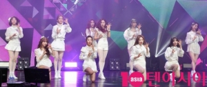 [TEN 현장] &#34;청량하게 돌아왔어요&#34;…우주소녀, 이번엔 트리플크라운!