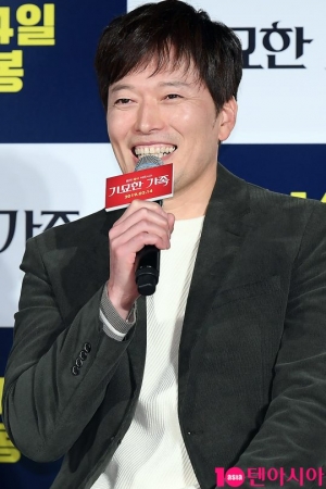 '기묘한 가족' 정재영 “원래 좀비물 좋아해...극 중 가장 정상적 인물”
