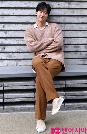 &#39;극한직업&#39; 공명 &#34;류승룡에 &#39;형&#39;이라 불러...이모티콘 많아 &#39;류모티콘&#39;&#34;