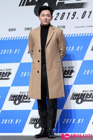 &#39;뺑반&#39; 조정석 &#34;악역 연기...나쁜 놈보다 &#39;이상한 놈&#39;으로 접근&#34;