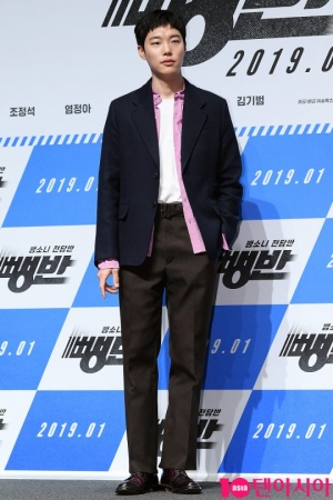 &#39;뺑반&#39; 류준열 &#34;카체이싱 장면, 95% 이상 직접 연기&#34;