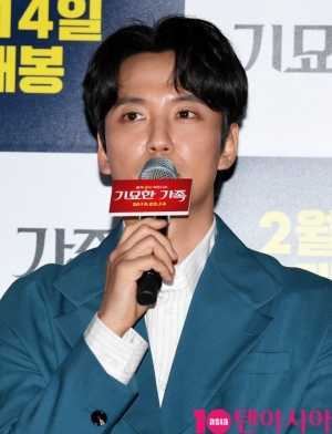 '기묘한 가족' 김남길 “좀비물 찍었지만 사실 무서워한다”