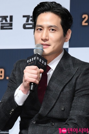 &#39;악질경찰&#39; 박해준 &#34;귀에 멍 든 것도 모르고 액션 촬영&#34;