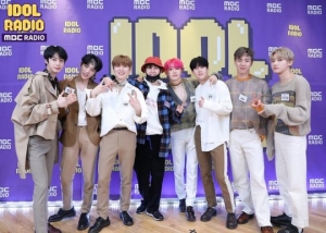 몬스타엑스, &#39;아이돌 라디오&#39;서 예능감 뿜뿜...커버 무대에 분장쇼까지