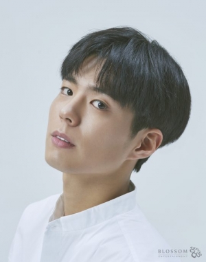 박보검, &#39;건축학개론&#39; 감독 차기작 &#39;서복&#39; 캐스팅...공유와 호흡 (공식)