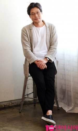 유재명, 8월 아빠 된다...“아이 위해 더 열심히 활동할 것”