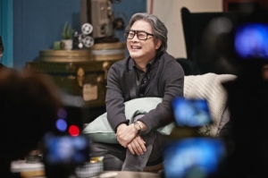 '방구석1열' 박찬욱 감독 출연... '친절한 금자씨' vs '리틀 드러머 걸' 띵작 매치