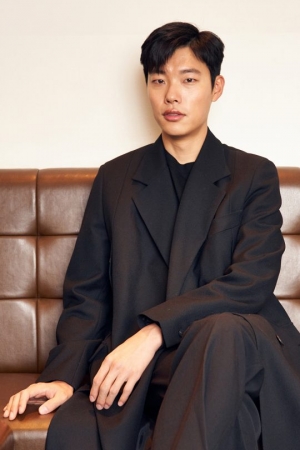 &#39;돈&#39; 류준열 &#34;캐릭터 분석 위해 실제 주식 브로커 만나&#34;