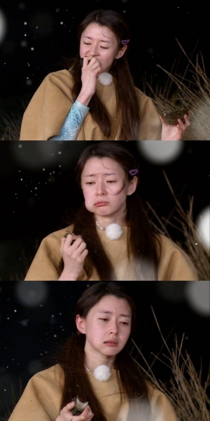 '정글의 법칙' 헬로비너스 나라, 흑전복 &#39;순삭&#39; 먹방...감격스런 맛에 &#39;말잇못&#39;