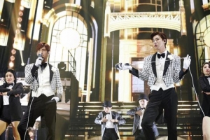 동방신기, 서울 앙코르 콘서트 '성황'…2만 관객 열광