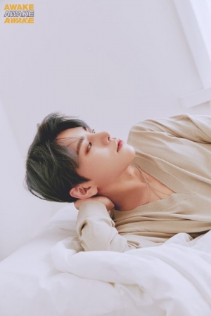 JBJ95 상균, 침대에 누워 그윽한 눈빛 '심쿵'