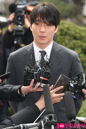 [TEN 현장] &#34;물의 일으켜 죄송&#34;…최종훈, &#39;몰카유포 혐의&#39;에 &#39;경찰유착 의혹&#39;까지