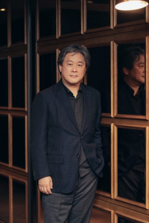 '리틀 드러머 걸' 박찬욱 감독 “로케이션팀서 제외했던 장소 골라...특이한 구조 잘 나와 '뿌듯'”