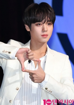 [TEN 현장] 박지훈, &#39;국민저장남&#39;에서 &#39;나만의 러브&#39;로...&#34;혼자서도 잘해요&#34;