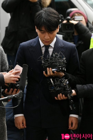 승리, 5번째 비공개 소환 조사 마쳐