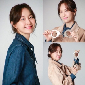 '국민 여러분!' 이유영, 포스터 비하인드 공개...수수한 메이크업+캐주얼에도 빛나는 외모