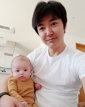 윤상현♥메이비, '똘망똘망' 셋째 아들 공개...“막둥이 인사드려요“