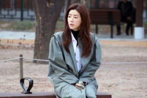 '슬플 때 사랑한다' 박한별, 공원에 쓸쓸히 홀로...사색 잠긴 이유는?
