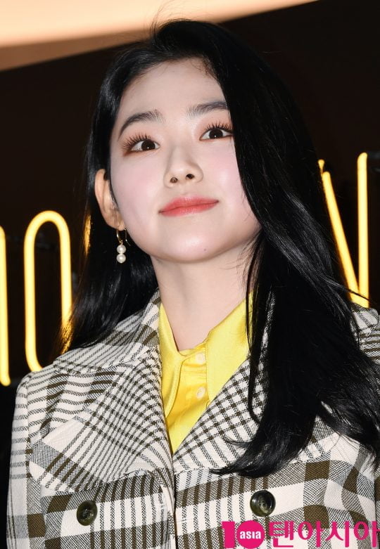걸그룹 구구단 미나가 26일 오후 삼성동 파르나스몰 모스키노 팝업스토어에서 열린 모스키노향수 ‘TOY2’ 런칭 행사’ 에 참석하고 있다.