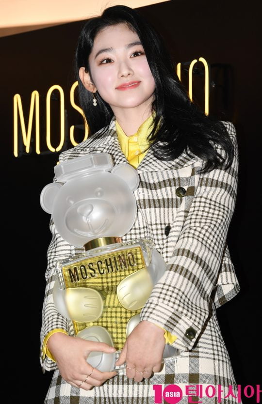 걸그룹 구구단 미나가 26일 오후 삼성동 파르나스몰 모스키노 팝업스토어에서 열린 모스키노향수 ‘TOY2’ 런칭 행사’ 에 참석하고 있다.