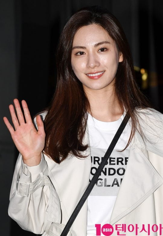 배우 나나가 28일 오후 서울 여의도동 한 음식점에서 열린 OCN 토일 오리지널 ‘킬잇(Kill it)’ 종방연에 참석하고 있다.