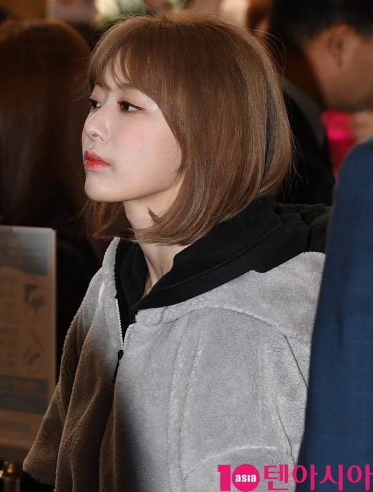 걸그룹 아이즈원(IZ*ONE)(장원영, 미야와키 사쿠라, 조유리, 최예나, 안유진, 야부키 나코, 권은비, 강혜원, 혼다 히토미, 김채원, 김민주, 이채연) 미야와키 사쿠라가 29일 오전 IZ*ONE JAPAN 1ST 팬미팅 참석차 김포국제공항을 통해 일본으로 출국하고 있다.
