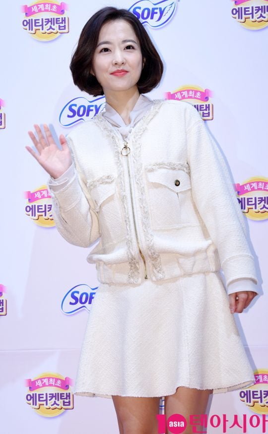 배우 박보영이 29일 오전 서울 명동 올리브영 에서 열린 여성용품 브랜드 쏘피 모델 ‘박보영’ 팬사인회에 참석하고 있다.