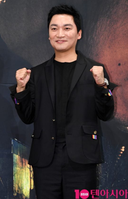 [TEN PHOTO]조재윤 &#39;착한서장으로 변신&#39;