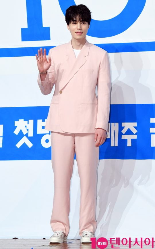 [TEN PHOTO]이동욱 &#39;품격이 다른 핑크빛&#39;