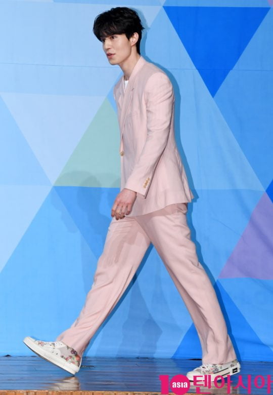 [TEN PHOTO]이동욱 &#39;핑크를 사랑하는 사나이&#39;