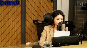 청하, 목소리 재능 기부로 소외 청소년 돕는다...아이돌 낭독 프로젝트 참여