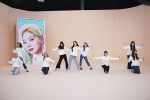 ‘아이돌룸’ 트와이스, 새 코너 ‘엔딩요정 폭탄 댄스’ 첫 주자