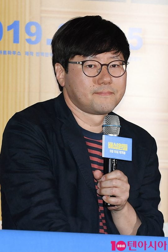 홍승완 감독이 2일 오후 서울 용산CGV 아이파크몰에서 열린 영화 ‘배심원들’ 언론시사회에 참석해 인사말을 하고 있다.