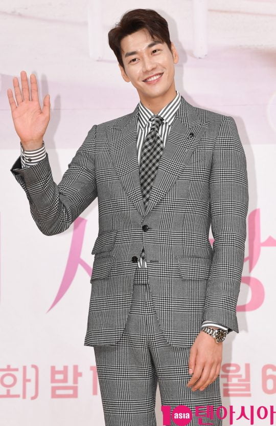 배우 김영광이 3일 오전 서울 목동 SBS 사옥에서 열린 SBS 새 월화드라마 ‘초면에 사랑합니다’ 제작발표회에 참석했다. /조준원 기자 wizard333@