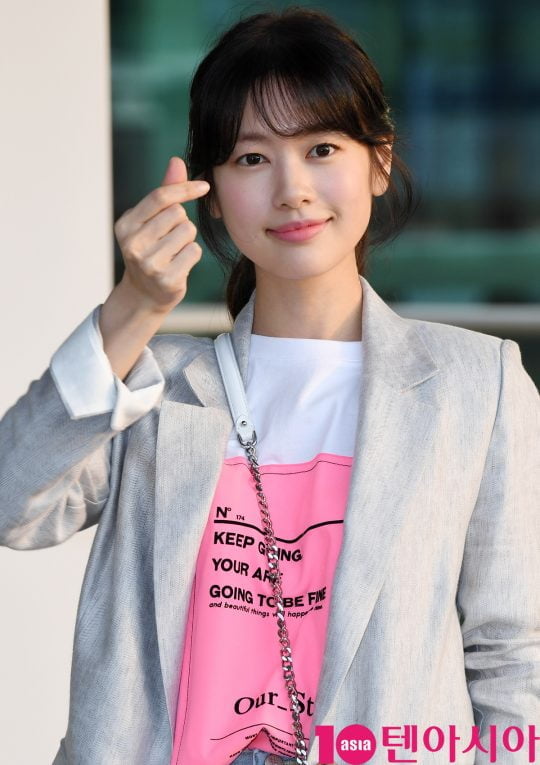 배우 정소민이 3일 오후 해외 스케줄 참석차 인천국제공항을 통해 하와이로 출국하고 있다.